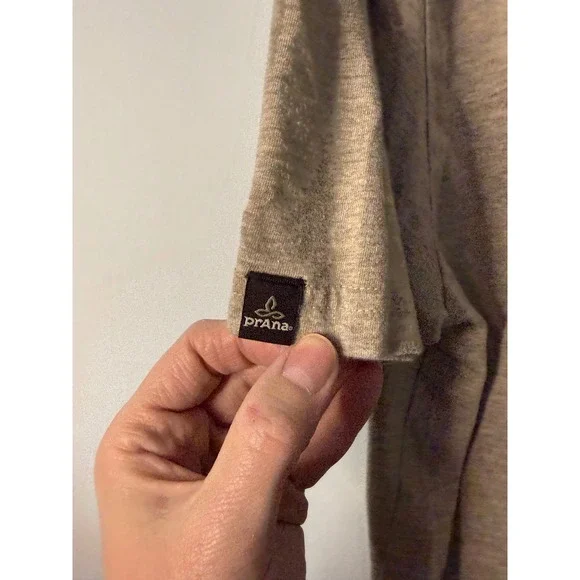 PrAna Men's Graphic T-Shirt Wolf Howling Pack Logo Size L - Picture 5 of 6